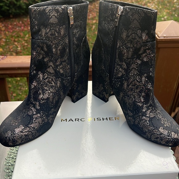 NWT Marc Fisher Newbia Black Floral Brocade size 7.5 booties - Picture 1 of 11